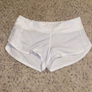 White Lulu Lemon Speed up 2.5 inseam shorts